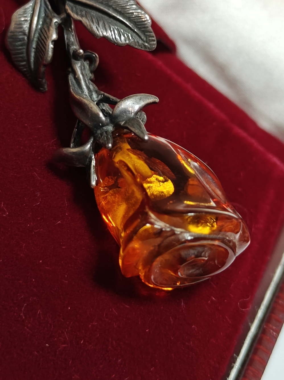Vintage Hand Carved Amber & Silver 925 Rose Flower Brooch